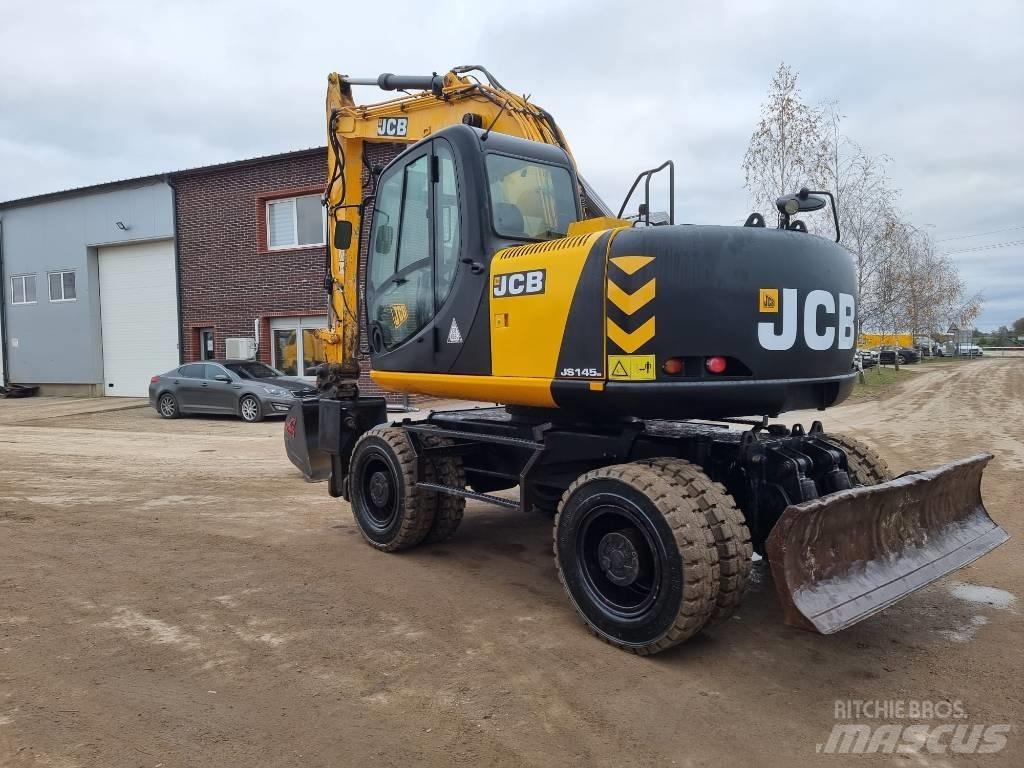 JCB JS 145 W حفارات بعجل