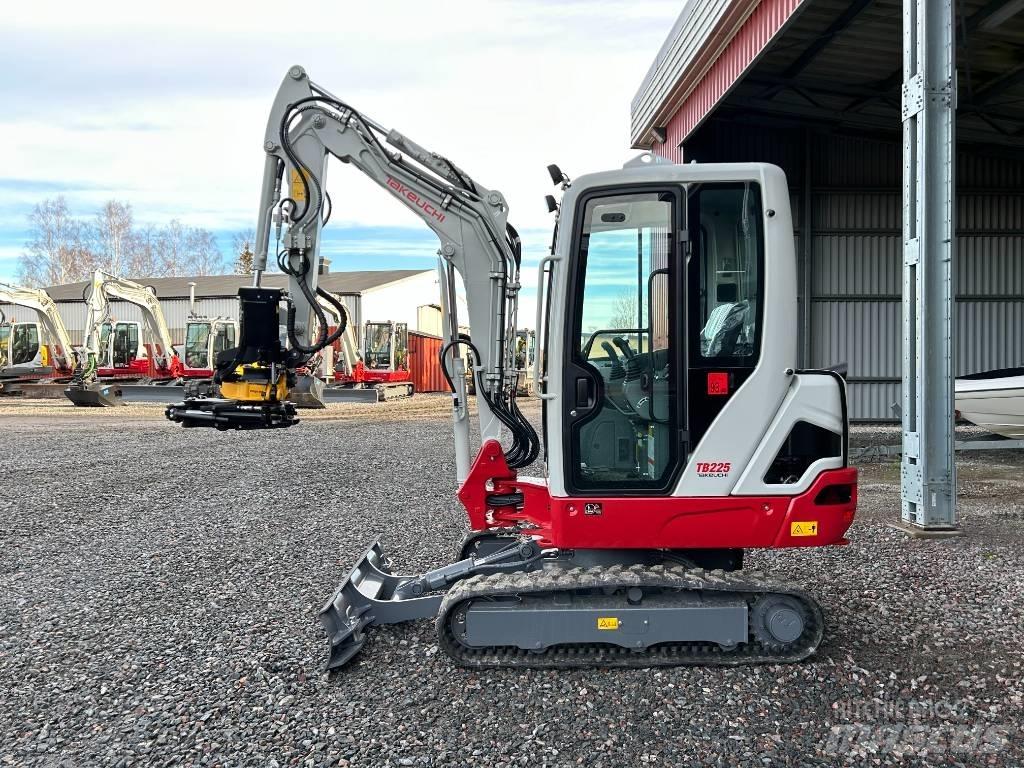 Takeuchi TB225 حفارات صغيرة أقل من 7 طن (حفارات صغيرة)