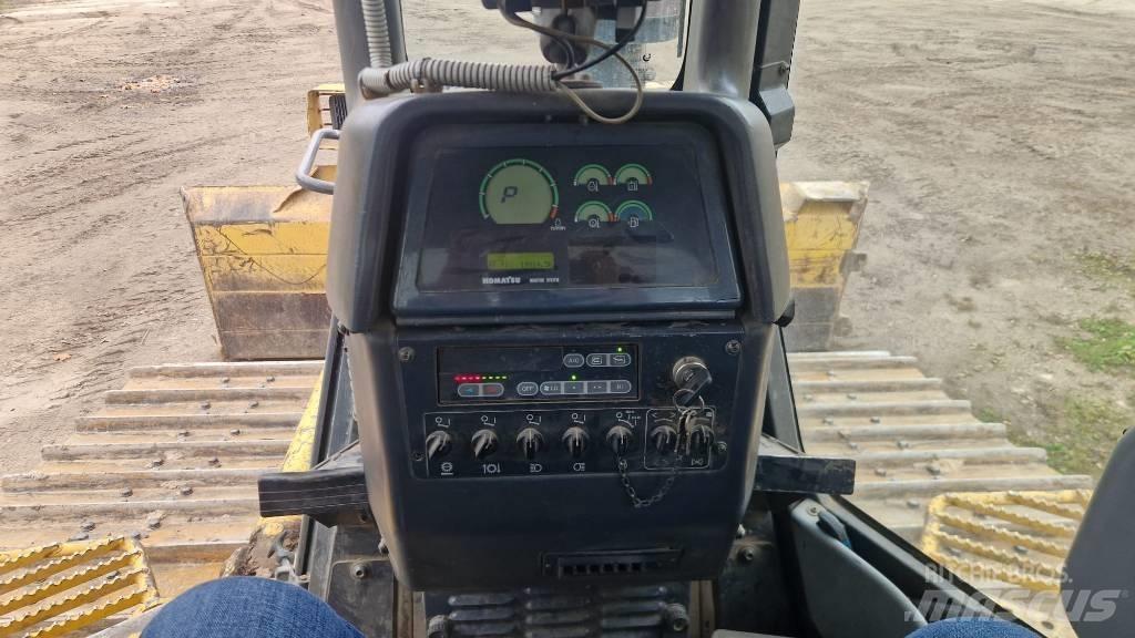 Komatsu D 61 PX-15 بلدوزرات مجنزرة