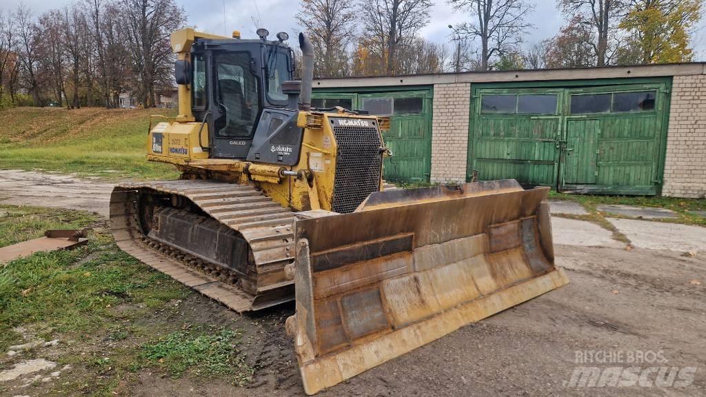 Komatsu D 61 PX-15 بلدوزرات مجنزرة
