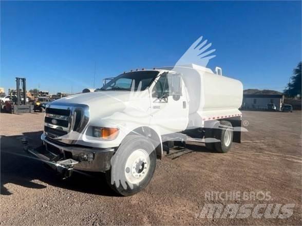 Ford F750 شاحنات ذات صهاريج