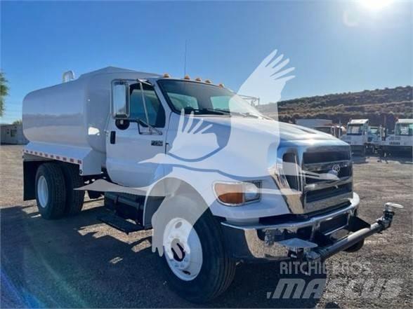 Ford F750 شاحنات ذات صهاريج