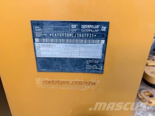 CAT 938M لوادر بعجل
