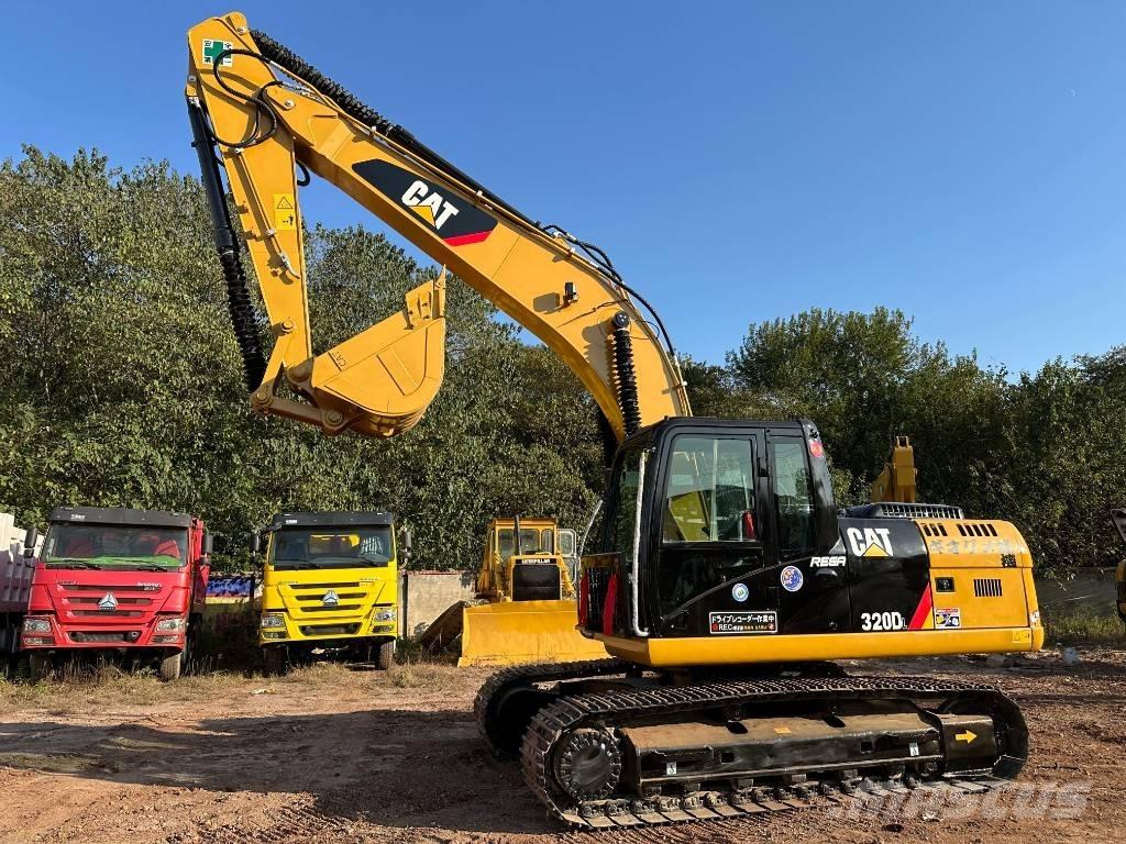 CAT 320 D حفارات زحافة