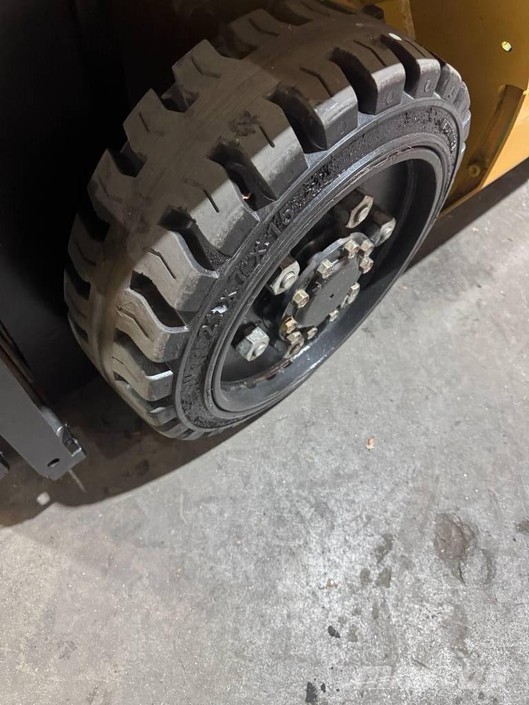 CAT FGC25N شاحنات ذات رافعات شوكية - أخرى