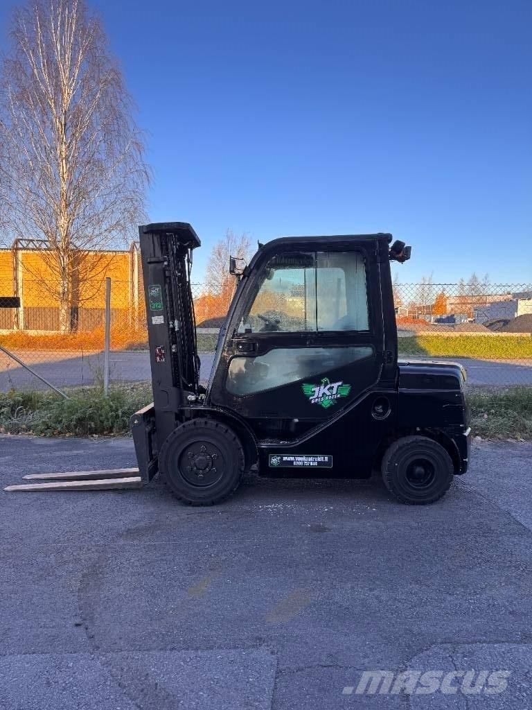Toyota 52-8 FD 30 شاحنات الديزل