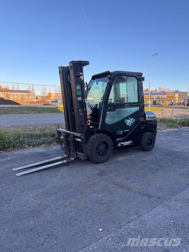 Toyota 52-8 FD 30 شاحنات الديزل