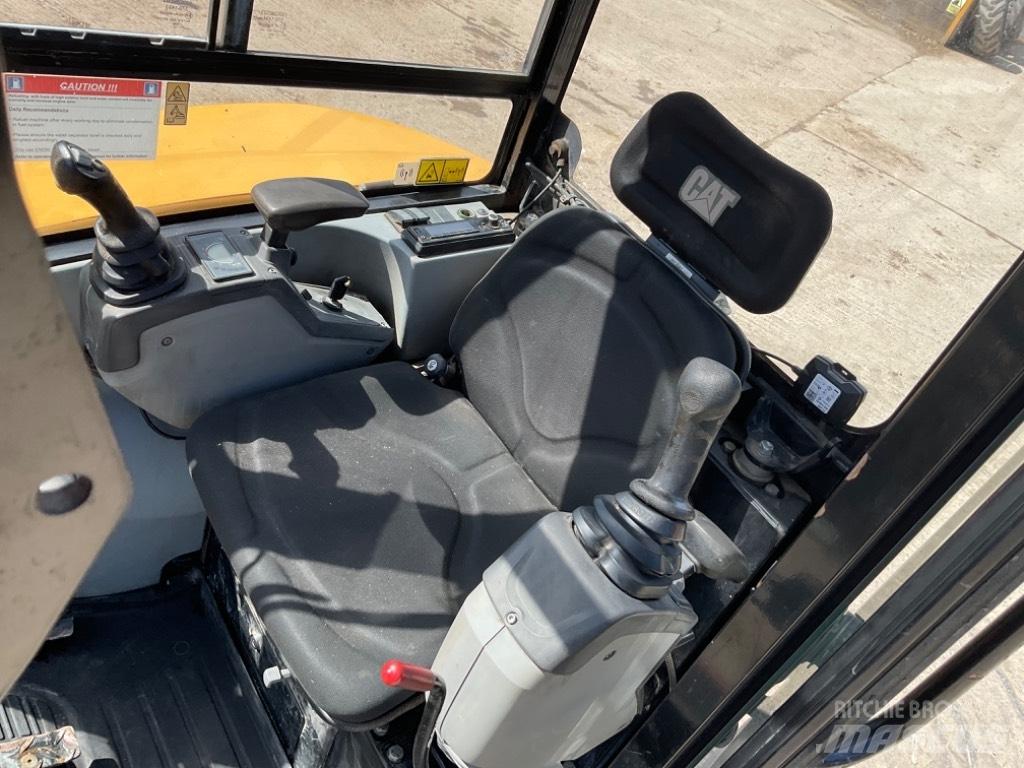 CAT 302.7 D CR حفارات صغيرة أقل من 7 طن (حفارات صغيرة)