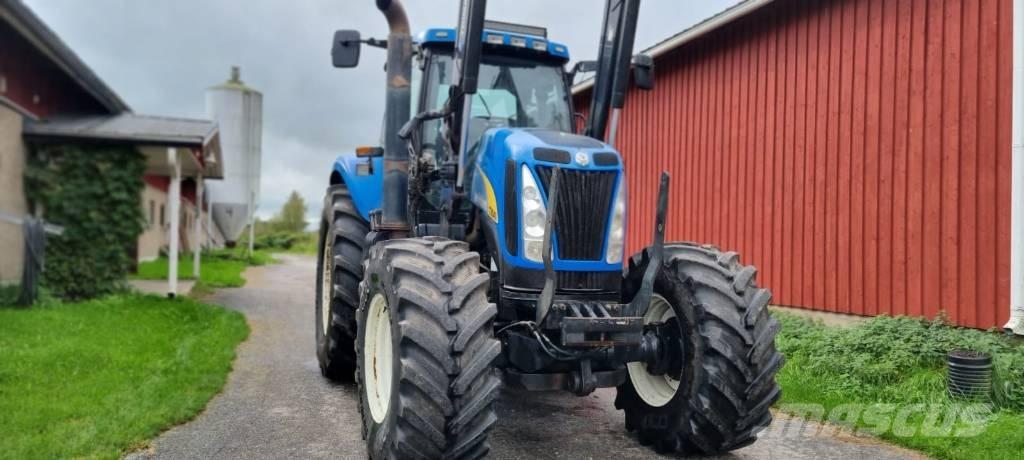 New Holland T 8040 الجرارات
