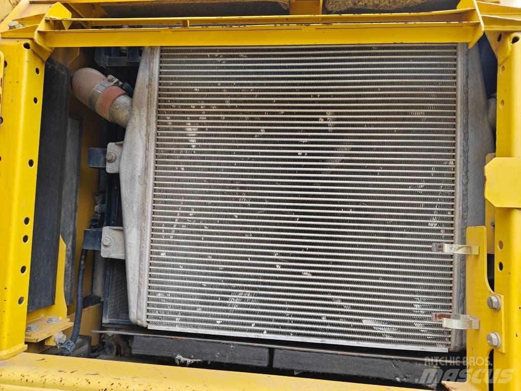Komatsu PC 450-8 حفارات زحافة