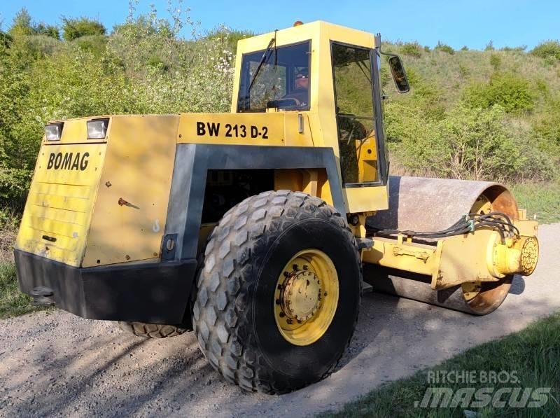 Bomag BW 213 مداحل أحادية الأسطوانة
