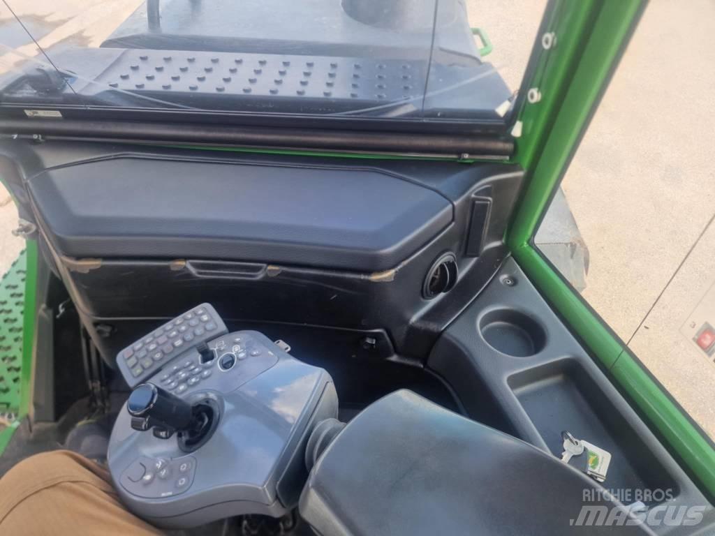 John Deere 1110G شاحنات