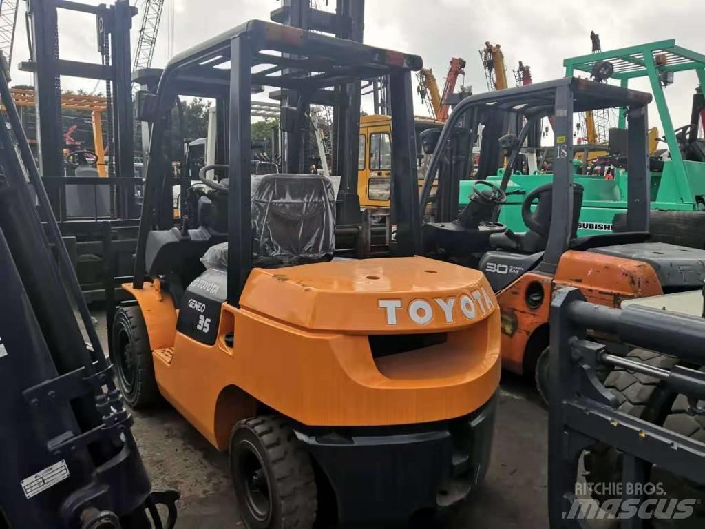 Toyota 3.5 ton شاحنات الديزل