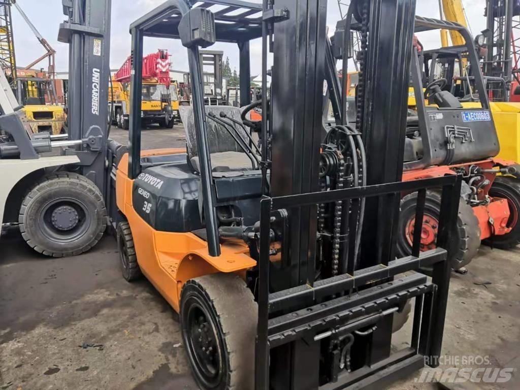 Toyota 3.5 ton شاحنات الديزل