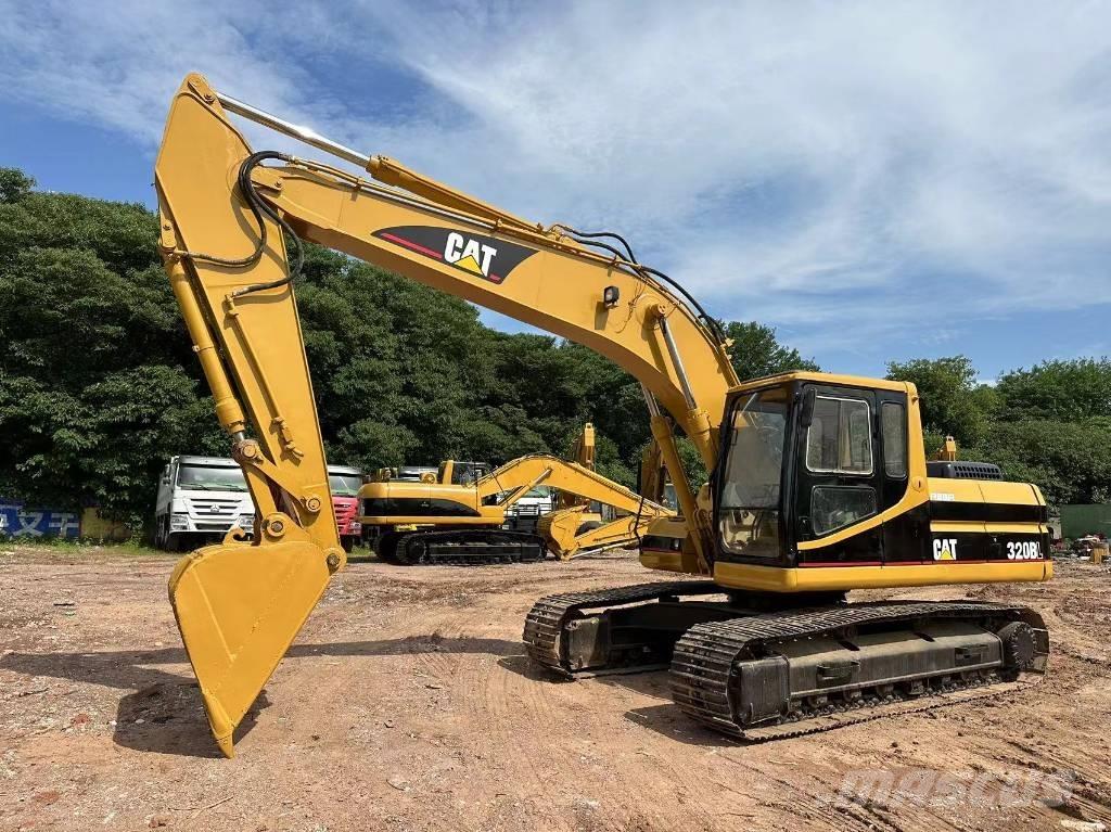 CAT 320 B L حفارات زحافة