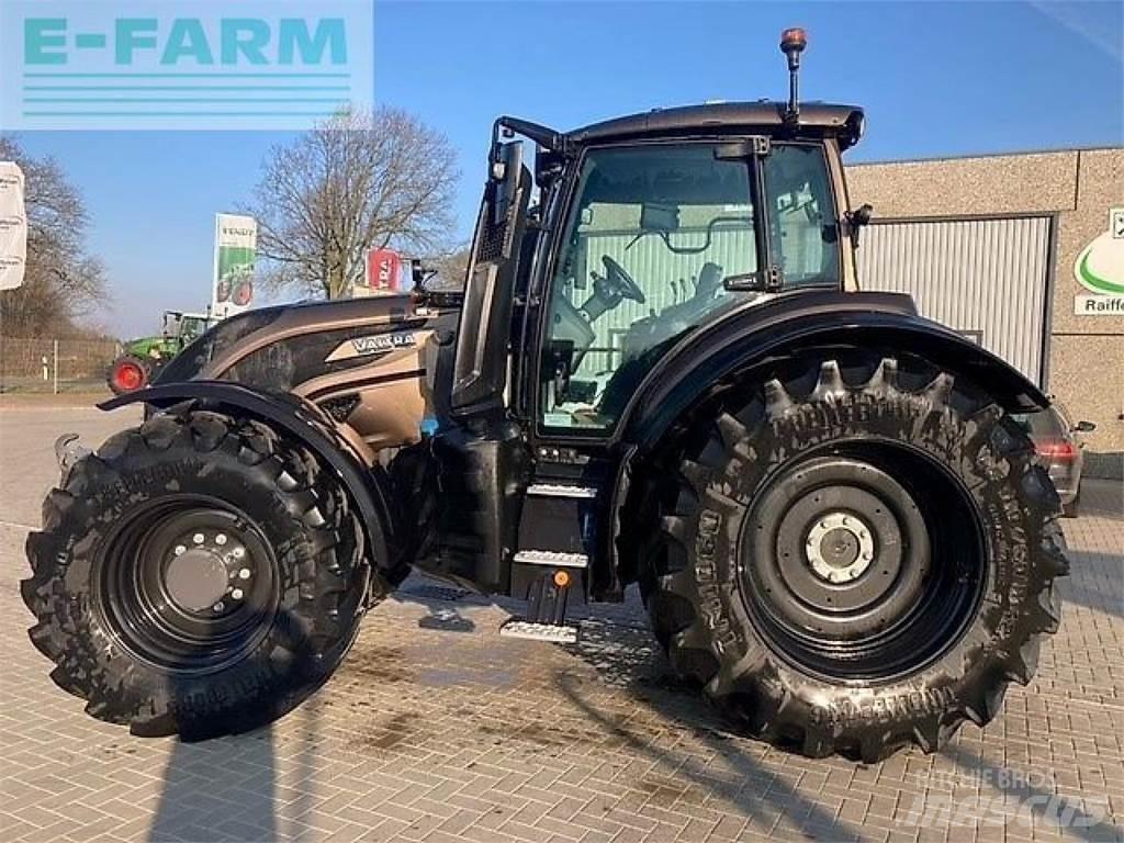 Valtra t215a الجرارات
