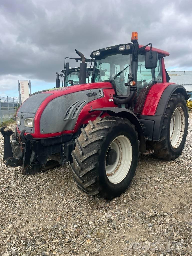 Valtra T 202 D الجرارات