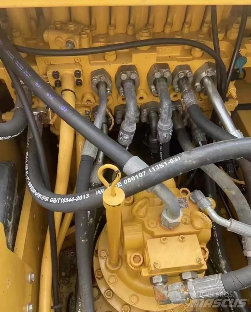CAT 320 D حفارات زحافة