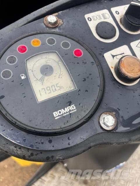 Bomag BW 120 AD-4 مداحل ثنائية الاسطوانة