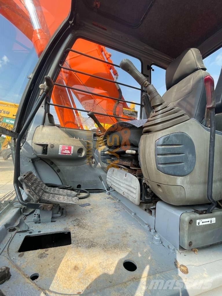 Hitachi EX 200 LC حفارات زحافة