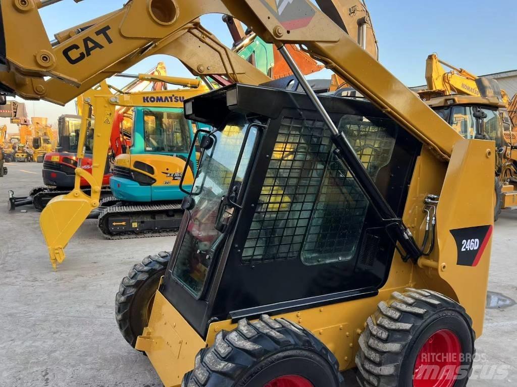 CAT 262 D SR لوادر انزلاقية التوجيه