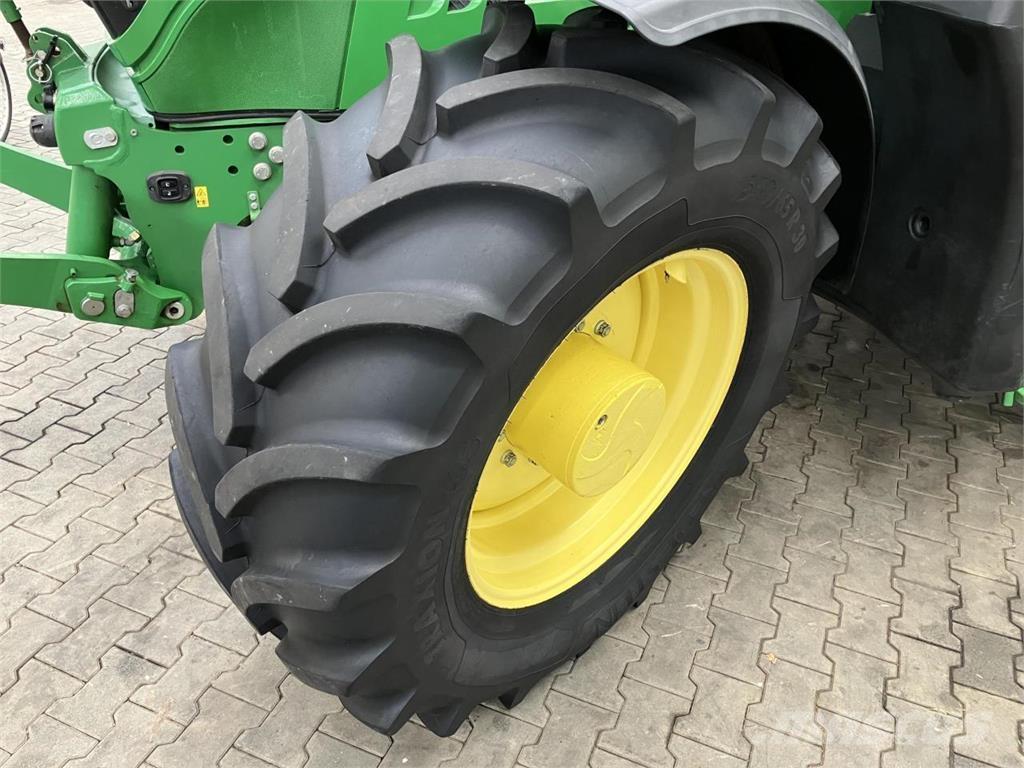 John Deere 6145R الجرارات