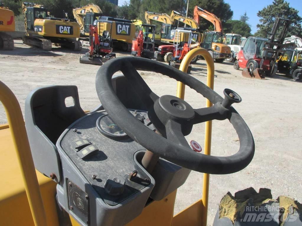 CAT CB 214 E مداحل ثنائية الاسطوانة