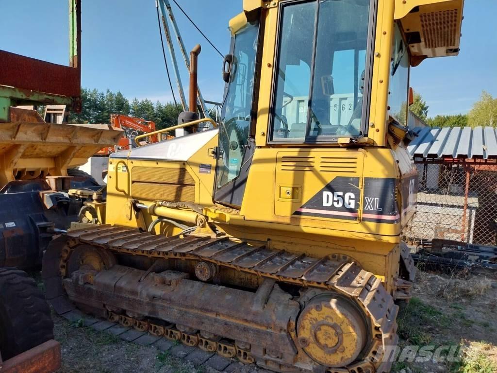 CAT D 5 G XL بلدوزرات مجنزرة