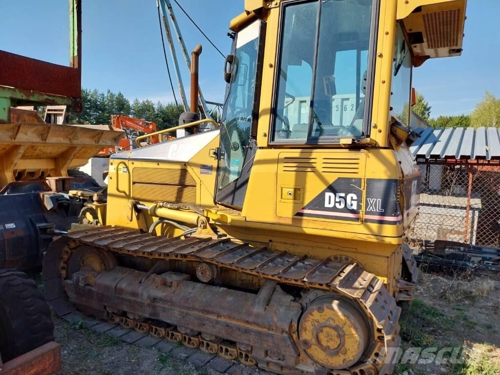 CAT D 5 G XL بلدوزرات مجنزرة