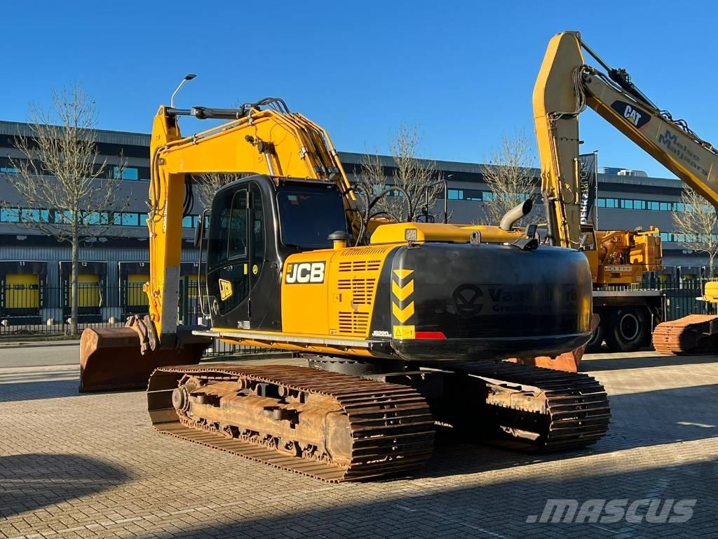 JCB JS 220 LC حفارات زحافة