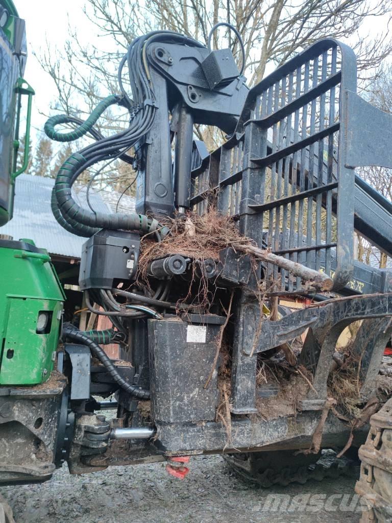 John Deere 1110 E شاحنات