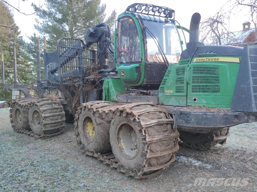 John Deere 1110 E شاحنات
