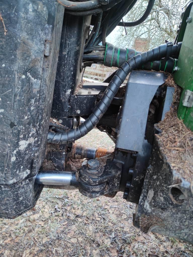 John Deere 1110 E شاحنات