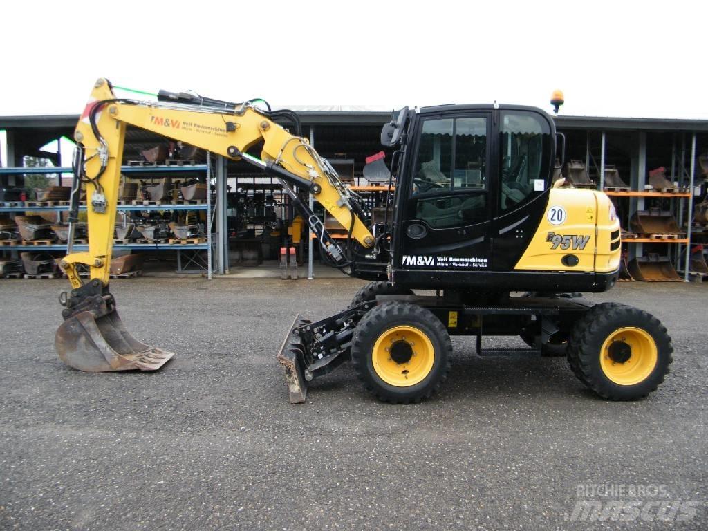 Yanmar B95W حفارات بعجل