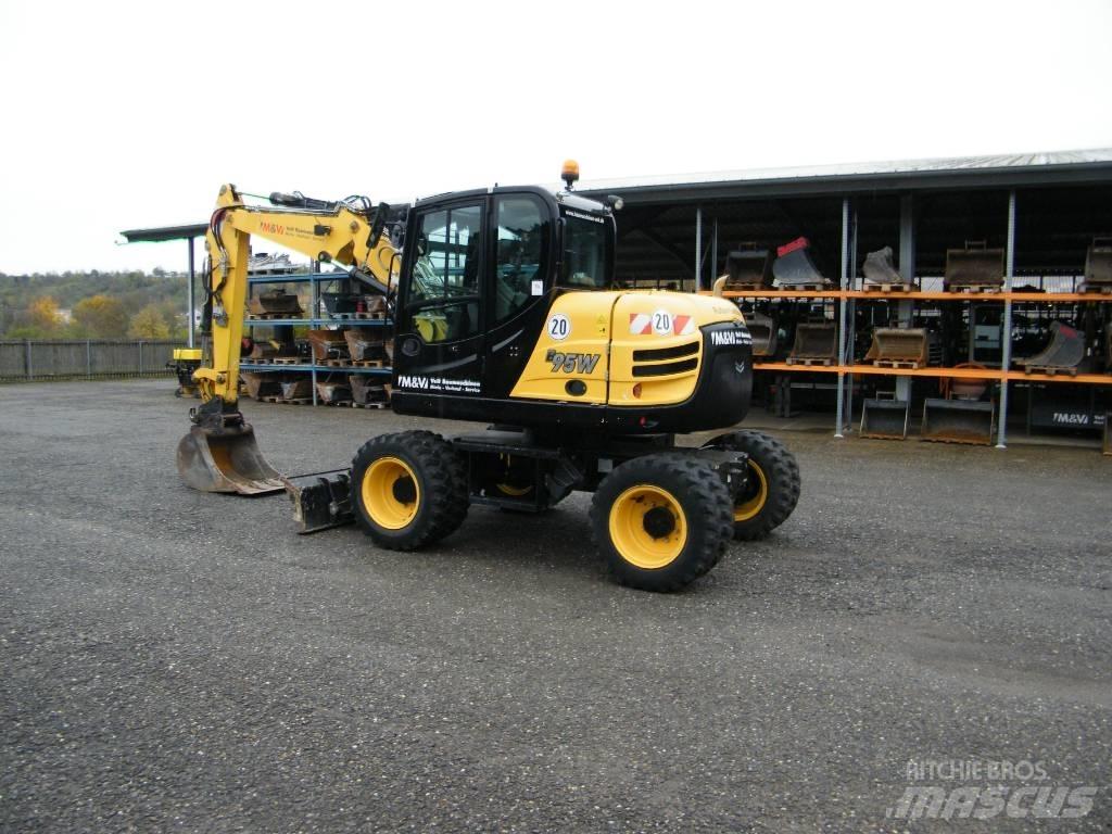 Yanmar B95W حفارات بعجل