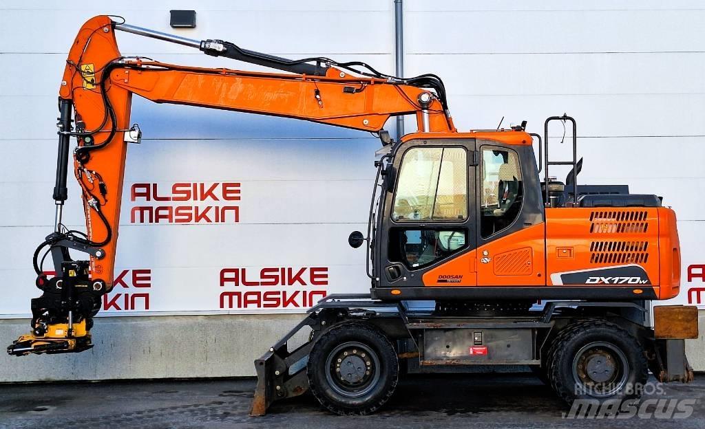 Doosan DX 170 W حفارات بعجل
