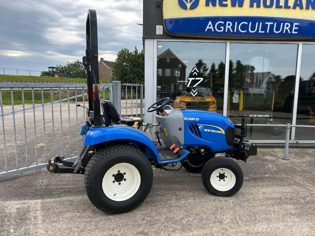  New Holand Boomer 25 الجرارات