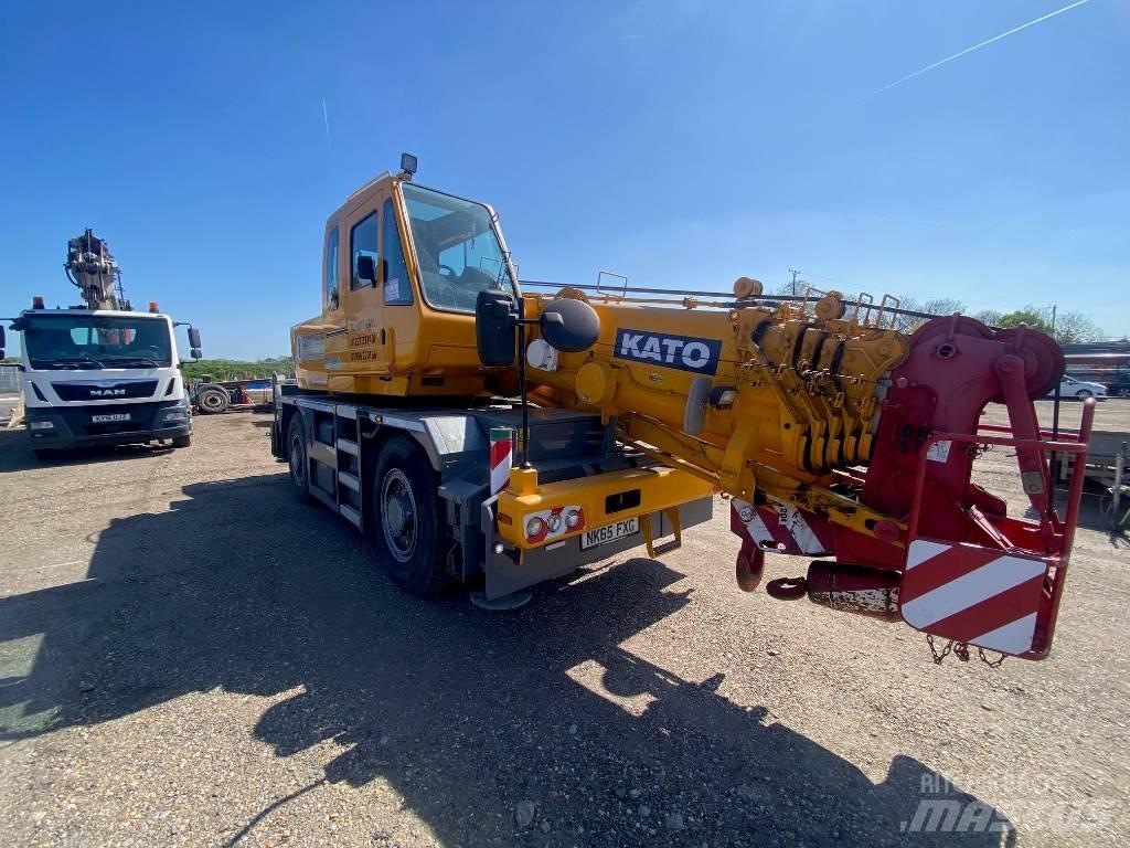 Kato CR 200 Ri رافعات صالحة لكل أنواع الطرق