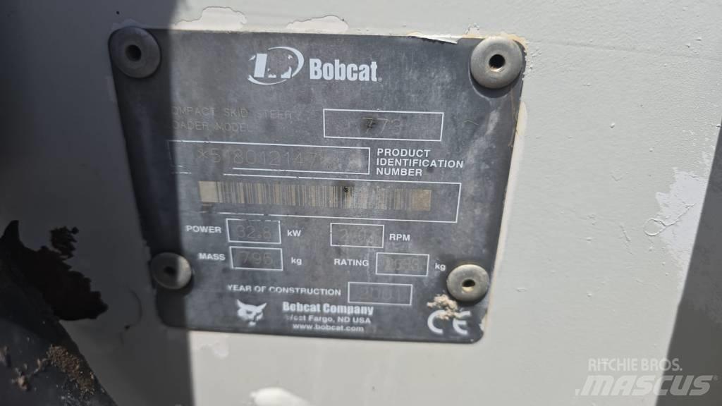 Bobcat 773 لوادر صغيرة