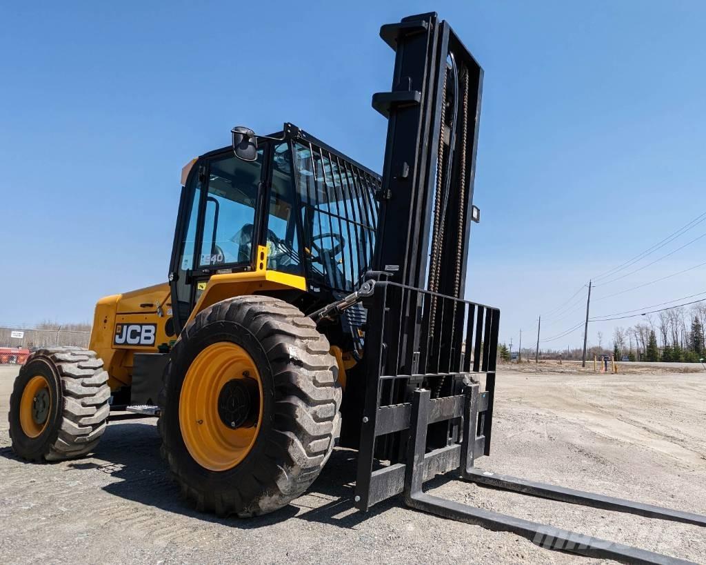 JCB 940 RTFL شاحنات الطرق الوعرة