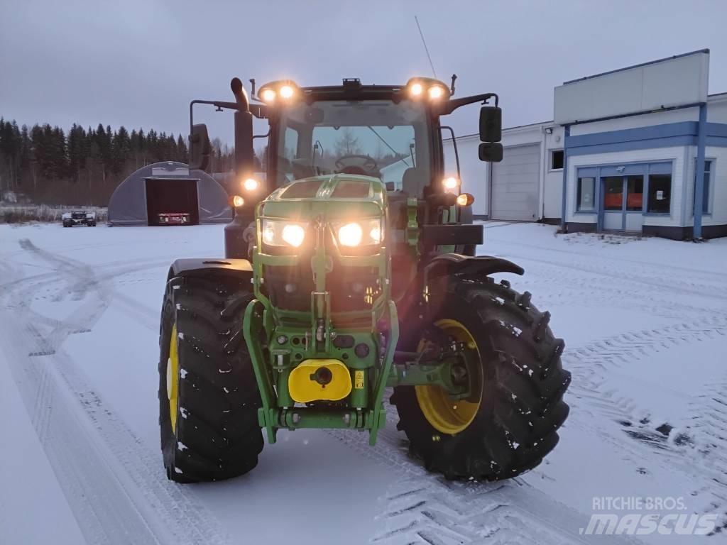 John Deere 6155 R الجرارات