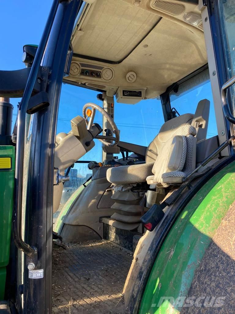 John Deere 5100R الجرارات