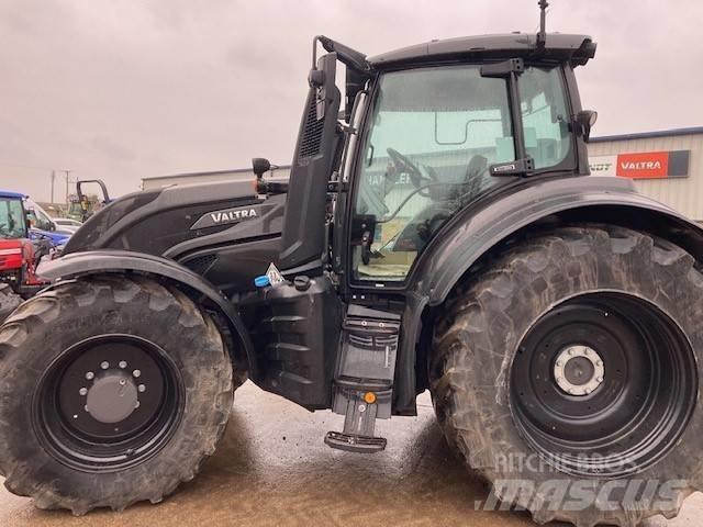 Valtra T 254 V الجرارات