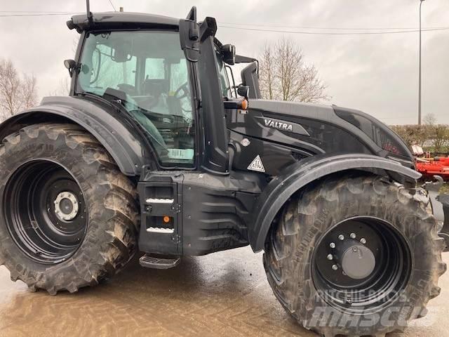 Valtra T 254 V الجرارات