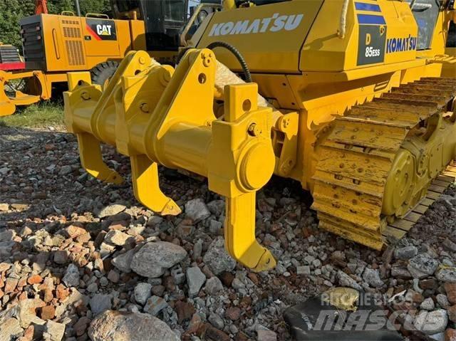 Komatsu D 85 بلدوزرات مجنزرة