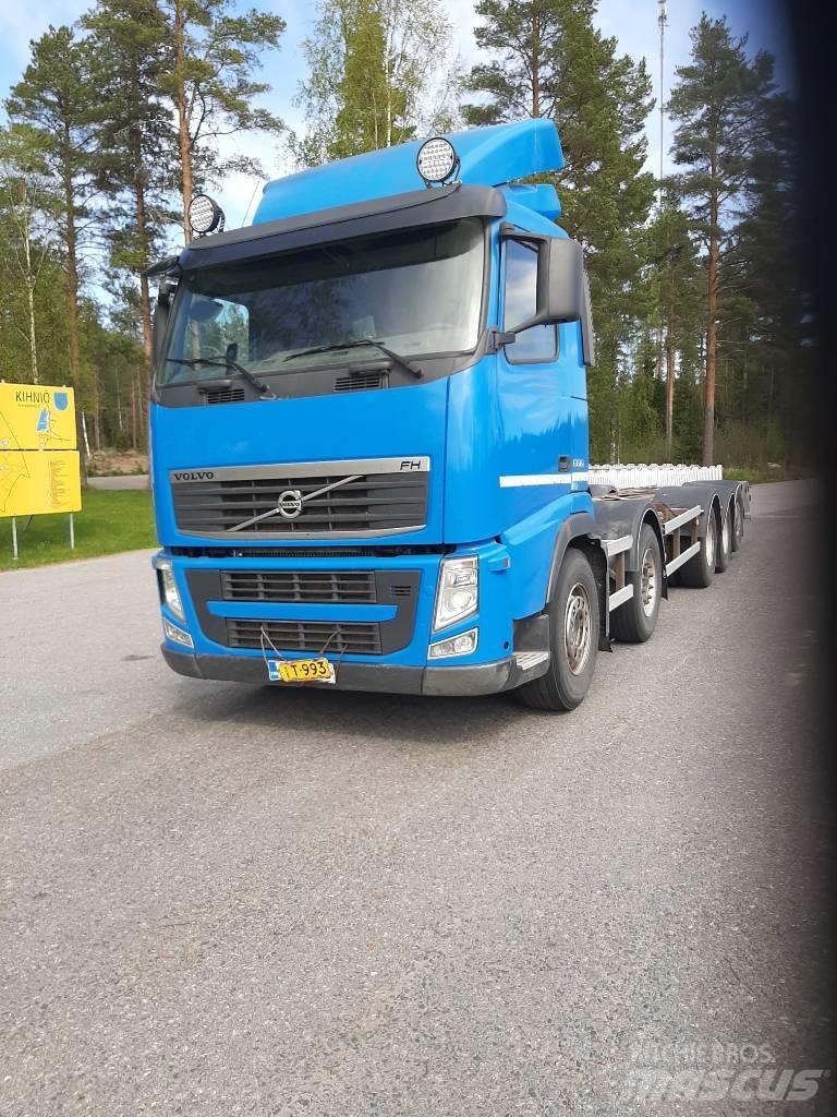 Volvo FH 13 شاحنات بمقصورة وهيكل