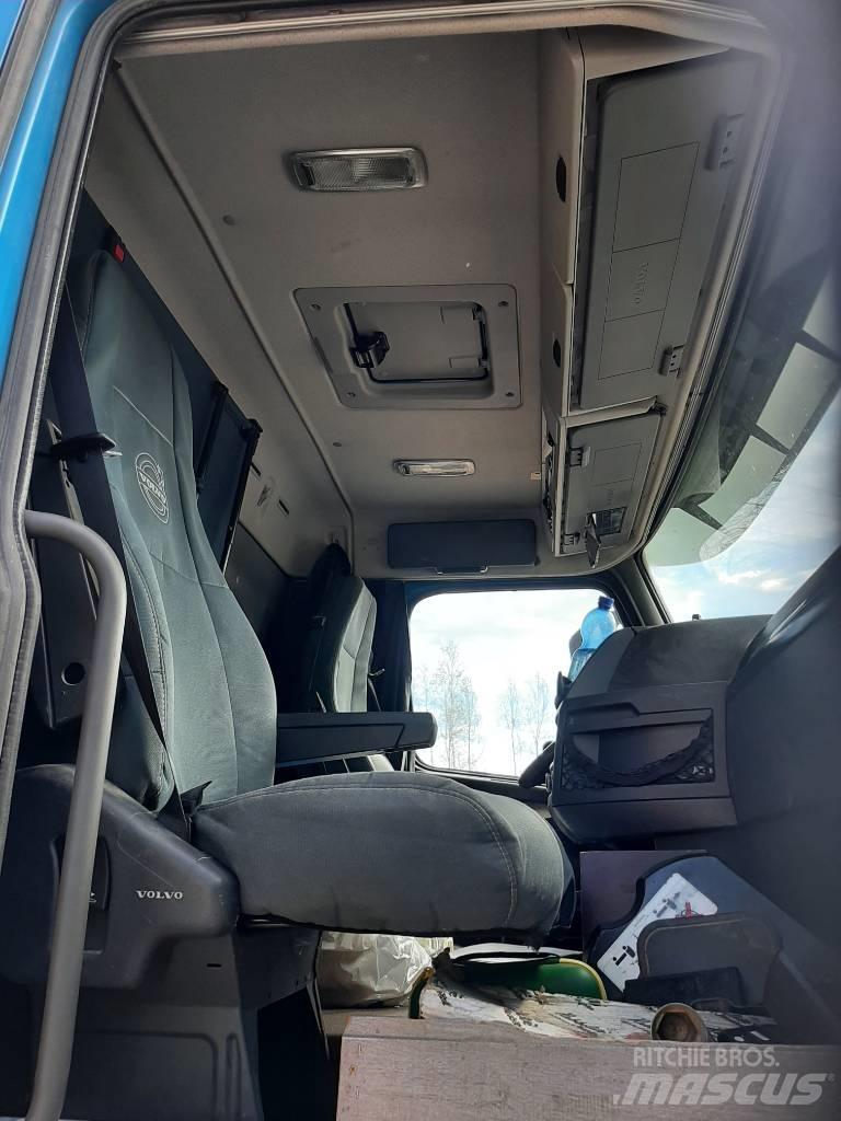 Volvo FH 13 شاحنات بمقصورة وهيكل