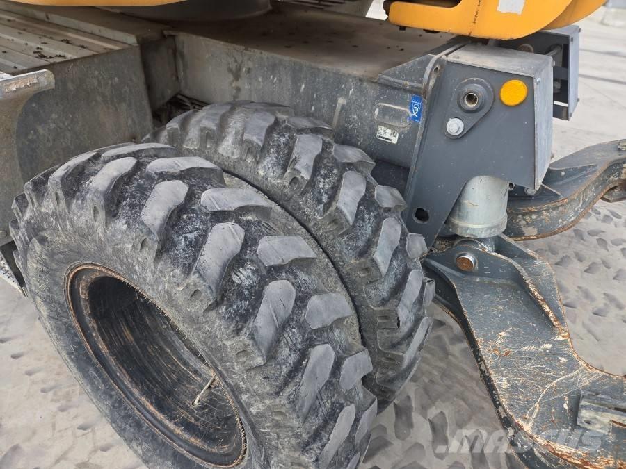 Liebherr 912 COMPACT حفارات بعجل