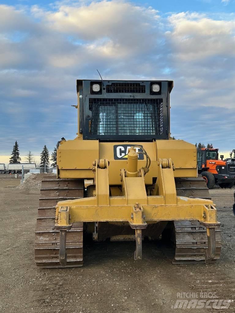 CAT D 6 T XW بلدوزرات مجنزرة