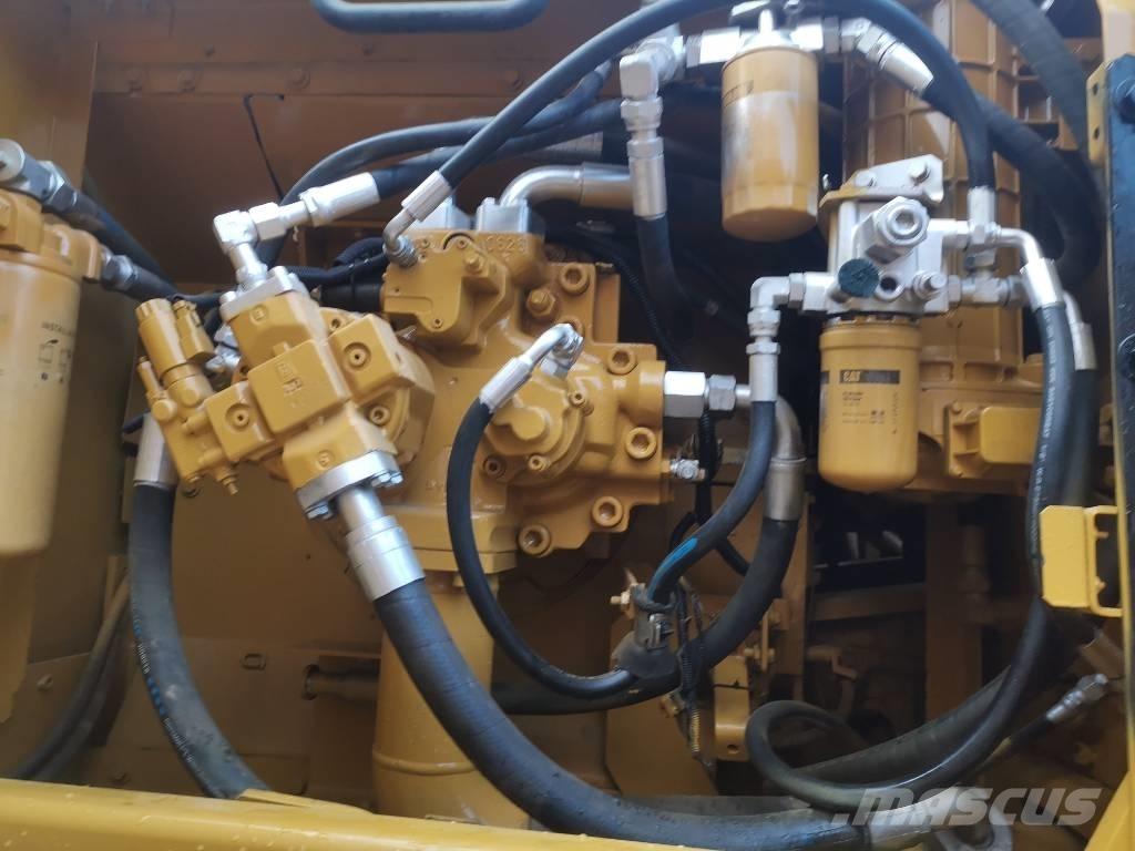CAT 336 D حفارات زحافة